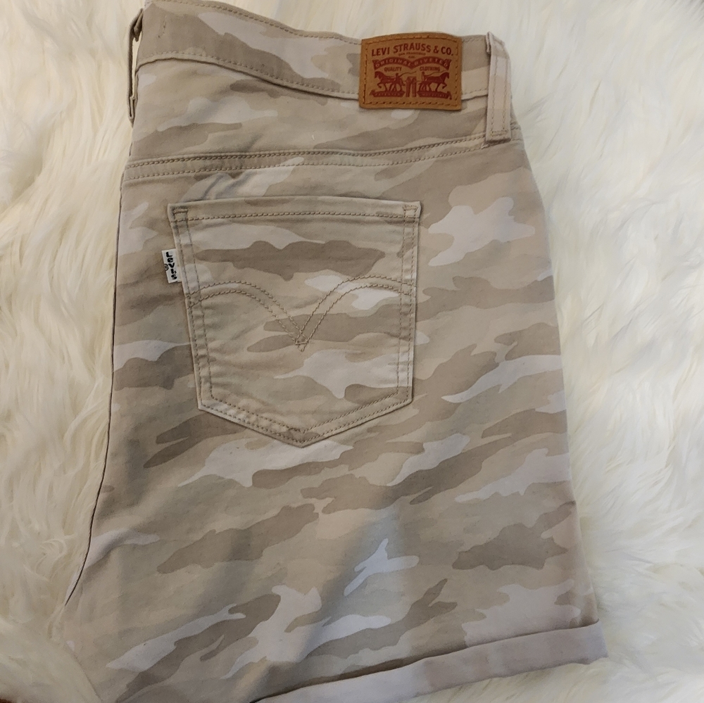 Levi's shorts - Picture 3 of 4